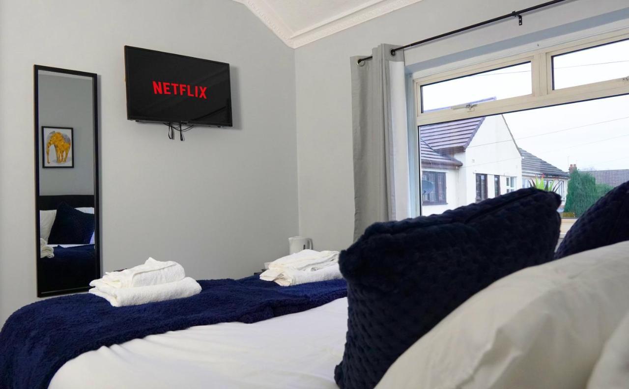 Portobello House - Four Bedroom House Perfect For Contractors - Sleeps 6 - Free Parking Holiday home Wolverhampton