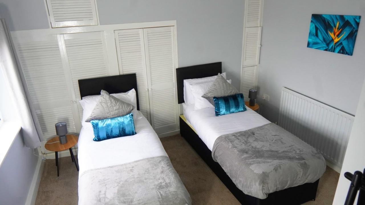 Portobello House - Four Bedroom House Perfect For Contractors - Sleeps 6 - Free Parking Holiday home