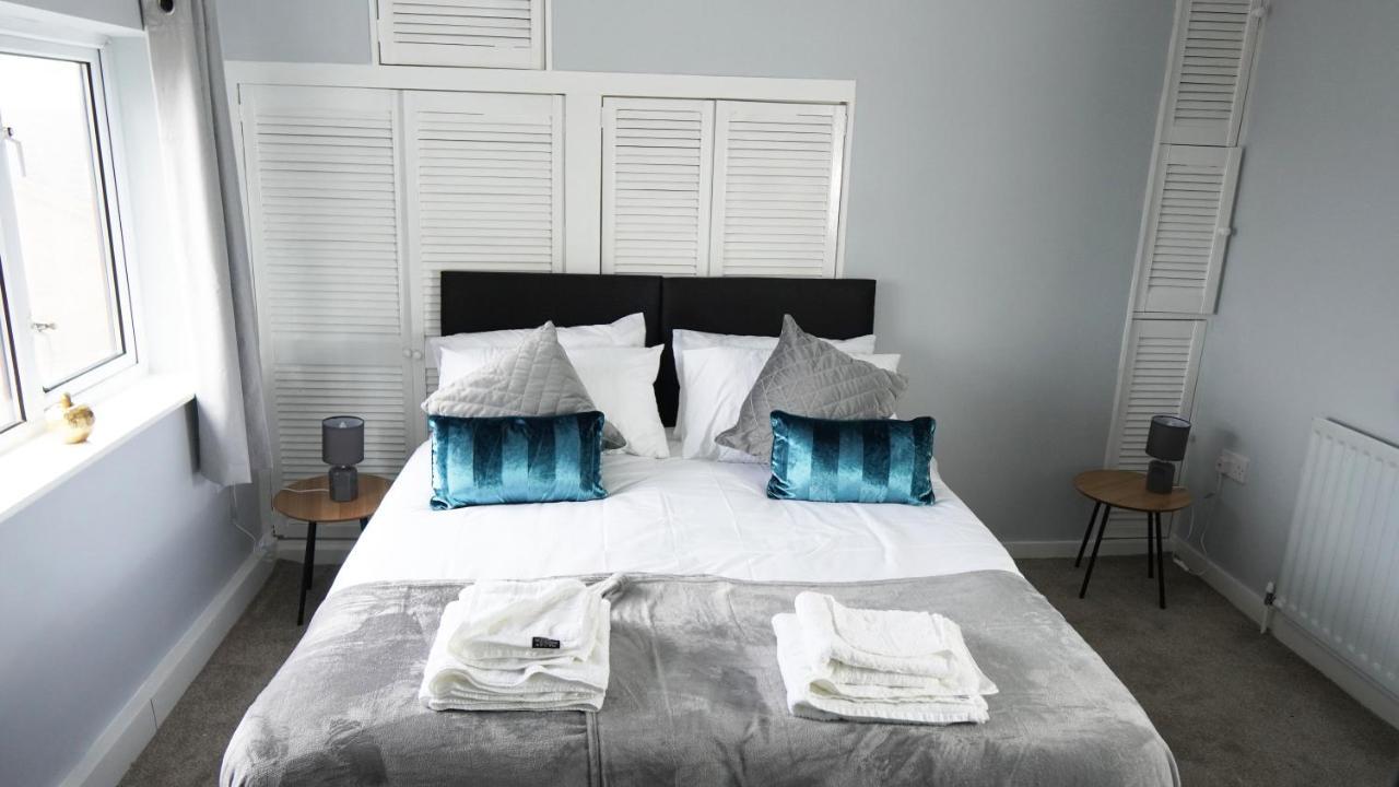 Portobello House - Four Bedroom House Perfect For Contractors - Sleeps 6 - Free Parking Holiday home Wolverhampton