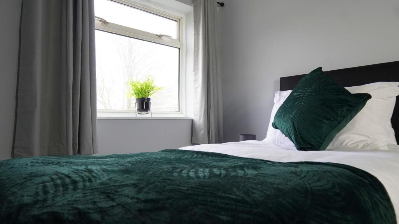 Portobello House - Four Bedroom House Perfect For Contractors - Sleeps 6 - Free Parking Holiday home Wolverhampton