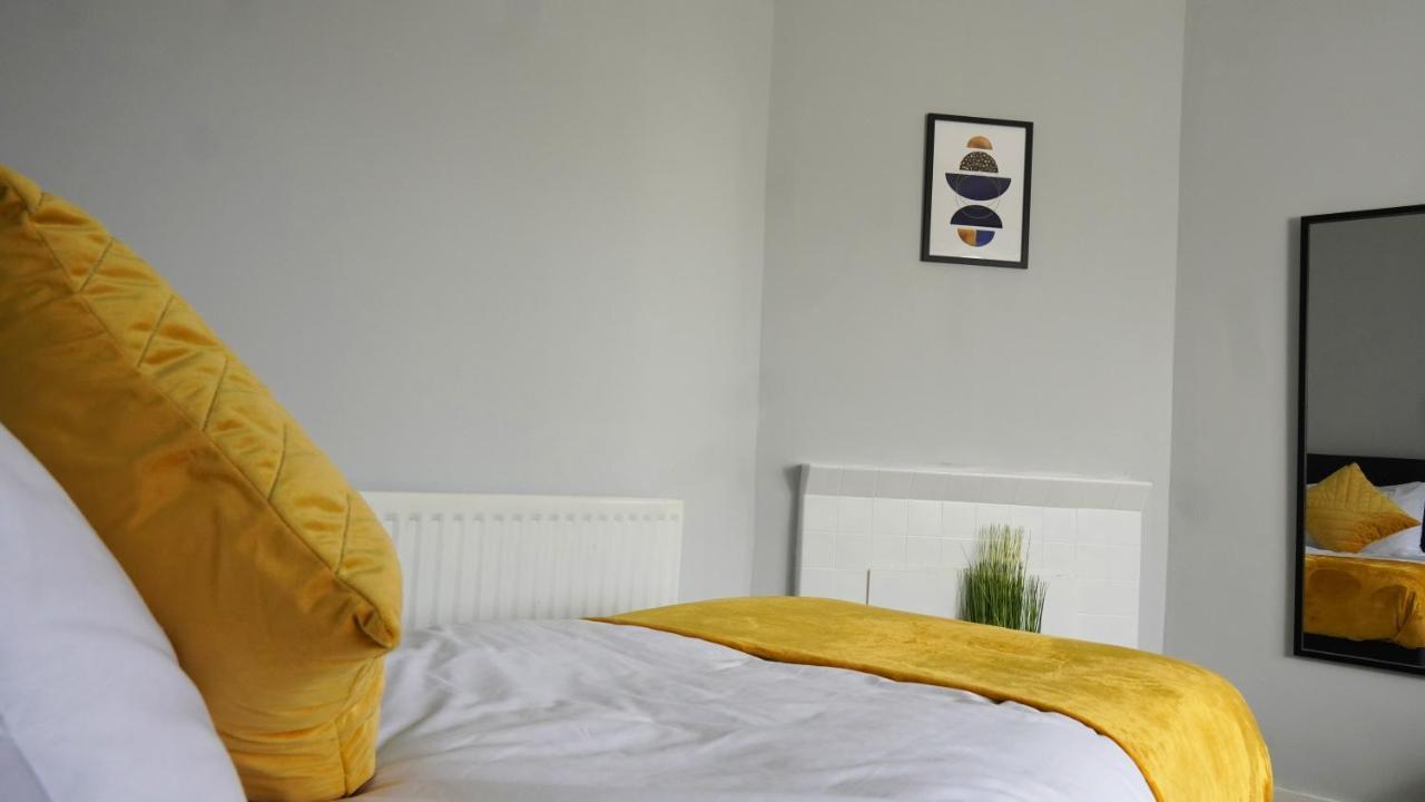 Portobello House - Four Bedroom House Perfect For Contractors - Sleeps 6 - Free Parking *